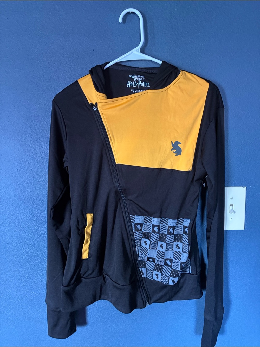 Universal Studios Harry Potter Black & Gold Hufflepuff Zip Hoodie